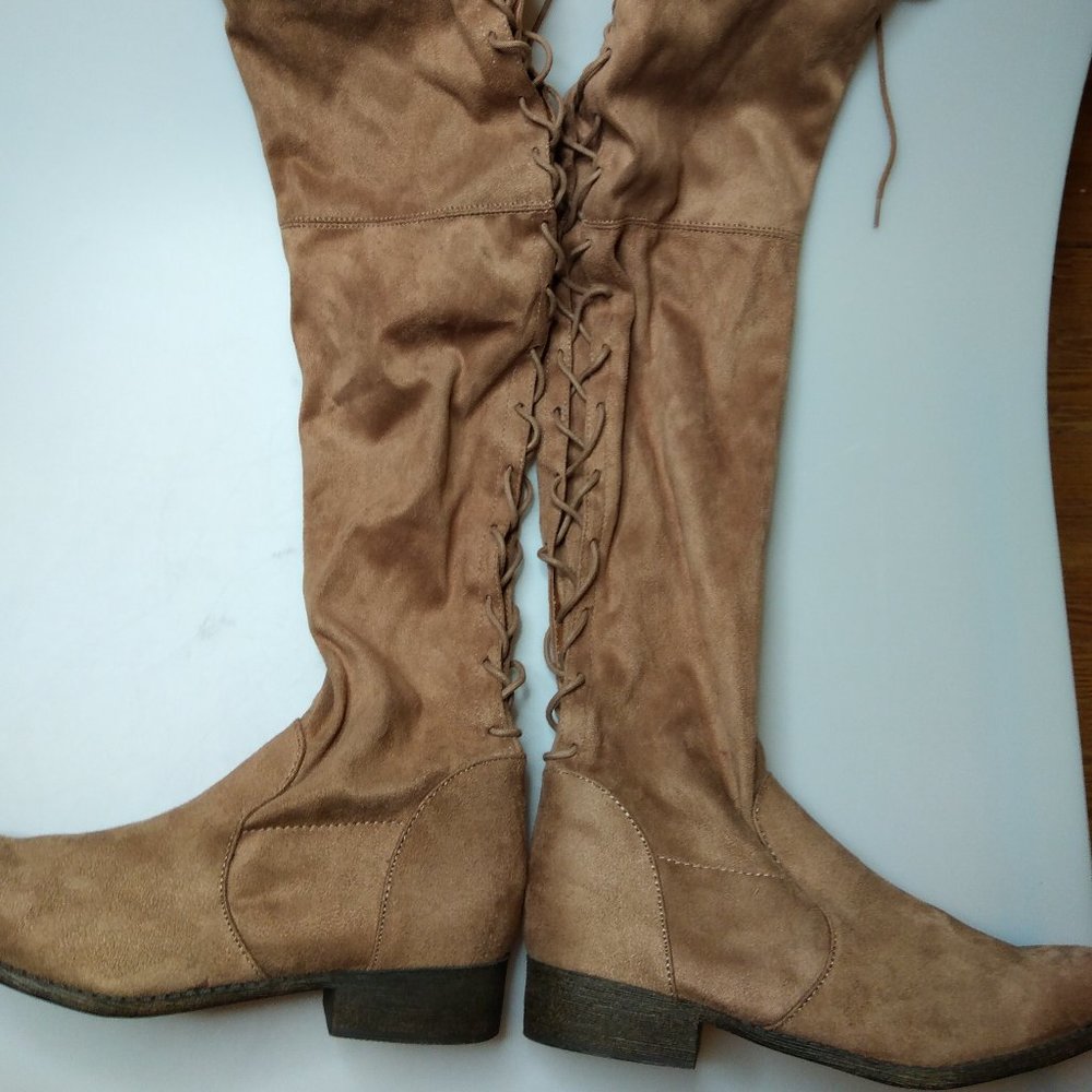 AMERICAN EAGLE OUTFITTERS BROWN SUEDE BOOT...NWOT
